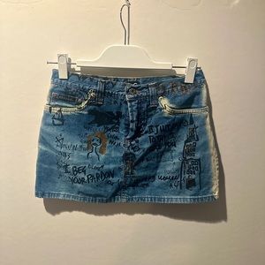 ARCHIVE dolce & gabbana skirt est 2007
waist 26 (XS/small)
 in perfect condition